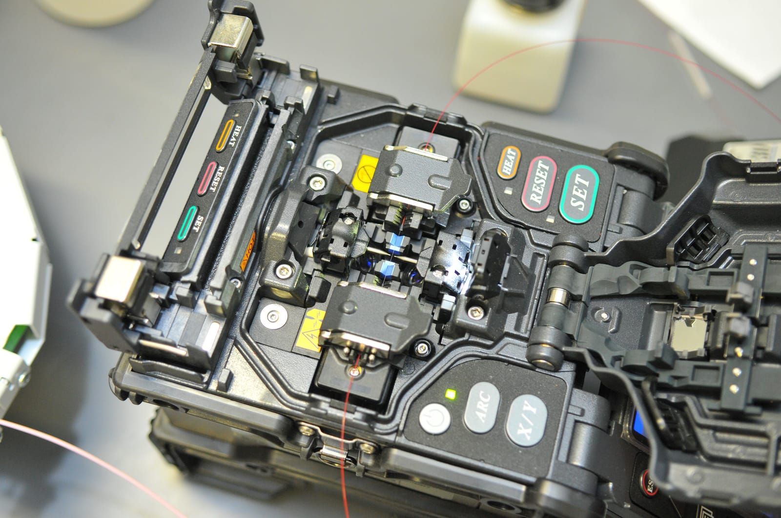 Soudure fibre optique à Toulouse : liaisons inter-bâtiments et OTDR