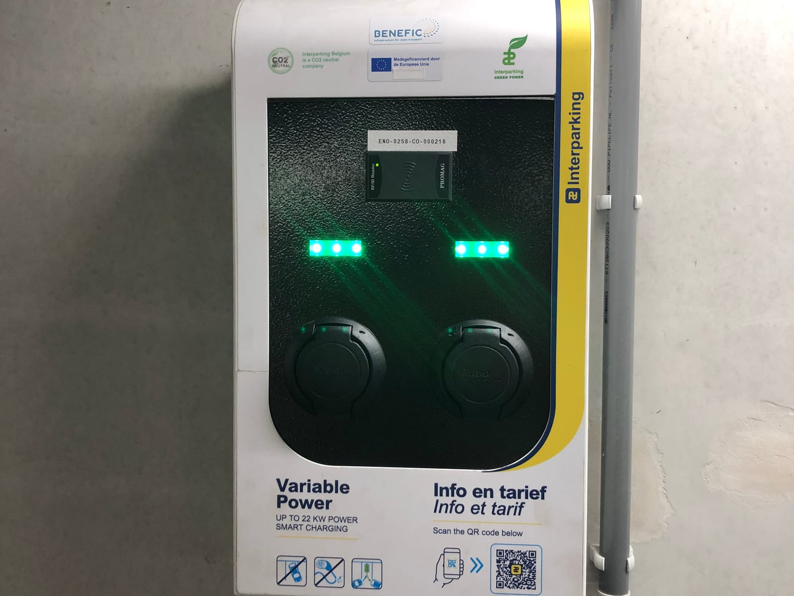 Parking d’entreprise équipé de bornes de recharge supervisées