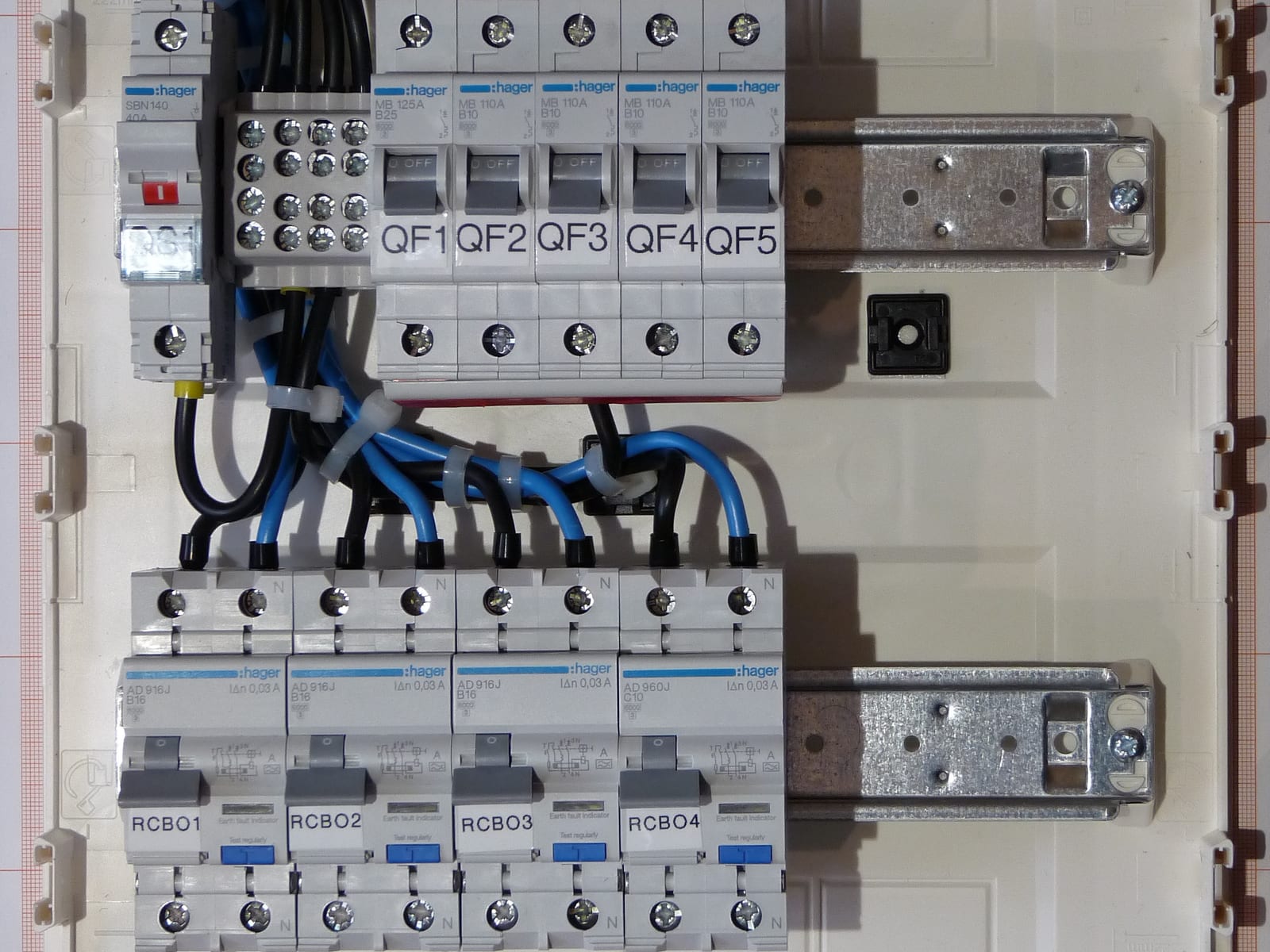 Après — Rénovation électrique complète d’une maison 1970 à Tournefeuille